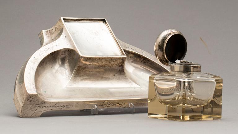 BORDSUPPSATS, 2 delar, silver, 1921. Vikt exkl bläckbehållare 620 gram.
