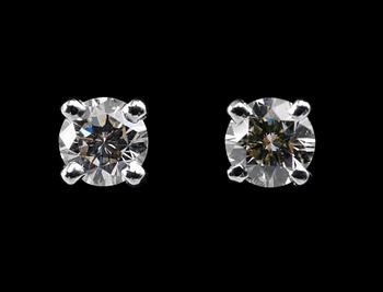 461. A PAIR OF EARRINGS, brilliant cut diamonds c. 1.27 ct. 18K white gold.