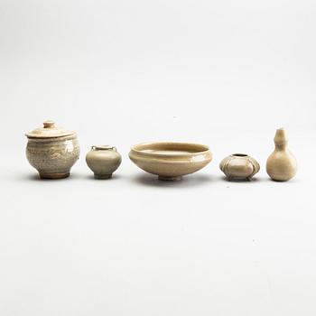 A group of olive green glazed jars and a bowl, South East Asia, 15/17th Century.