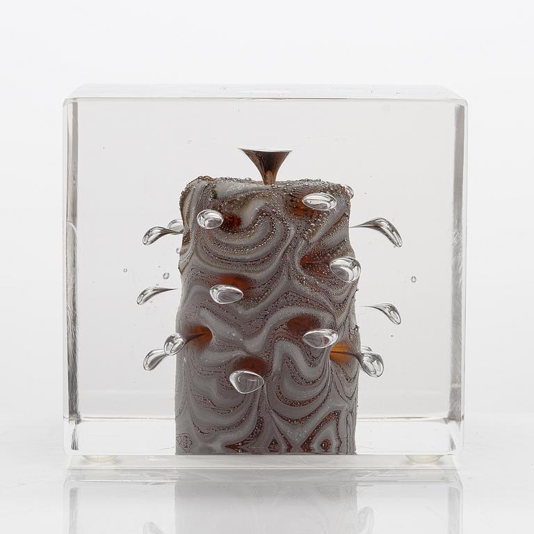Oiva Toikka, an annual glass cube, 1979, signed Oiva Toikka, Nuutajärvi 1979, numbered 608/1000.