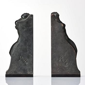 Axel Gute, bokstöd, ett par, patinerad brons, 1900-talets början.