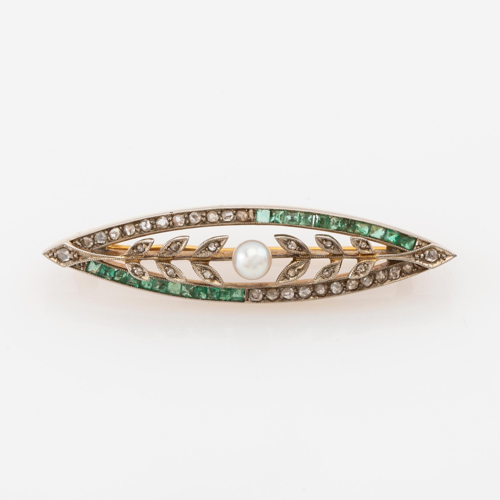 Brooch 18K gold with rose-cut diamonds, cultured pearl, and square-cut emeralds, circa 1900.