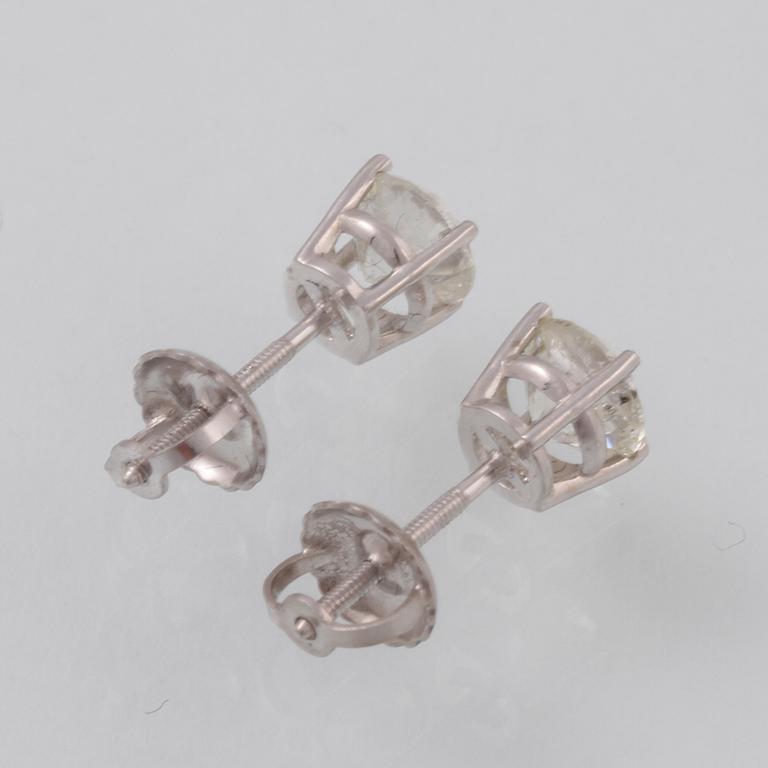 ÖRHÄNGEN, 14K vitguld med briljantslipade diamanter ca 1.00 ct. Vikt 0,9 gram.