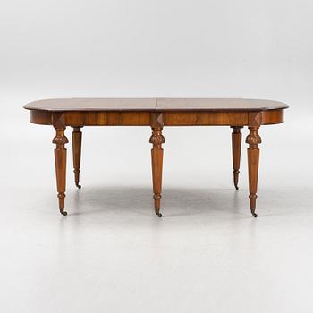 A walnut veneered dining table, probably England, late 19th Century.