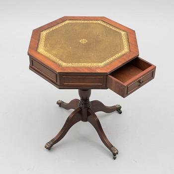 KARUSELLBORD, engelsk stil, 1900-talets senare hälft.