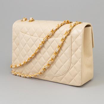 VÄSKA, "Timeless Classic Maxi Flap", Chanel.