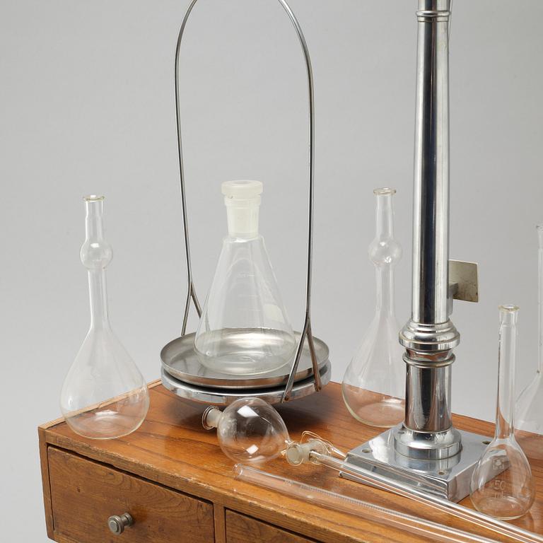 22 parts of laboratory equipment from the 20th century.