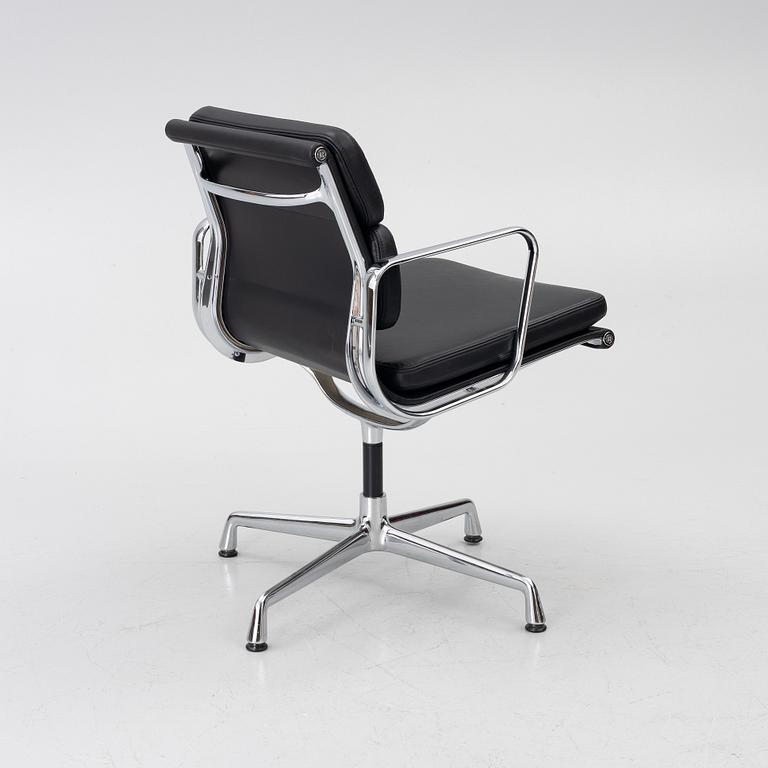 Charles & Ray Eames, Chair, “Soft Pad Alu Chair”, model EA208, Vitra.
