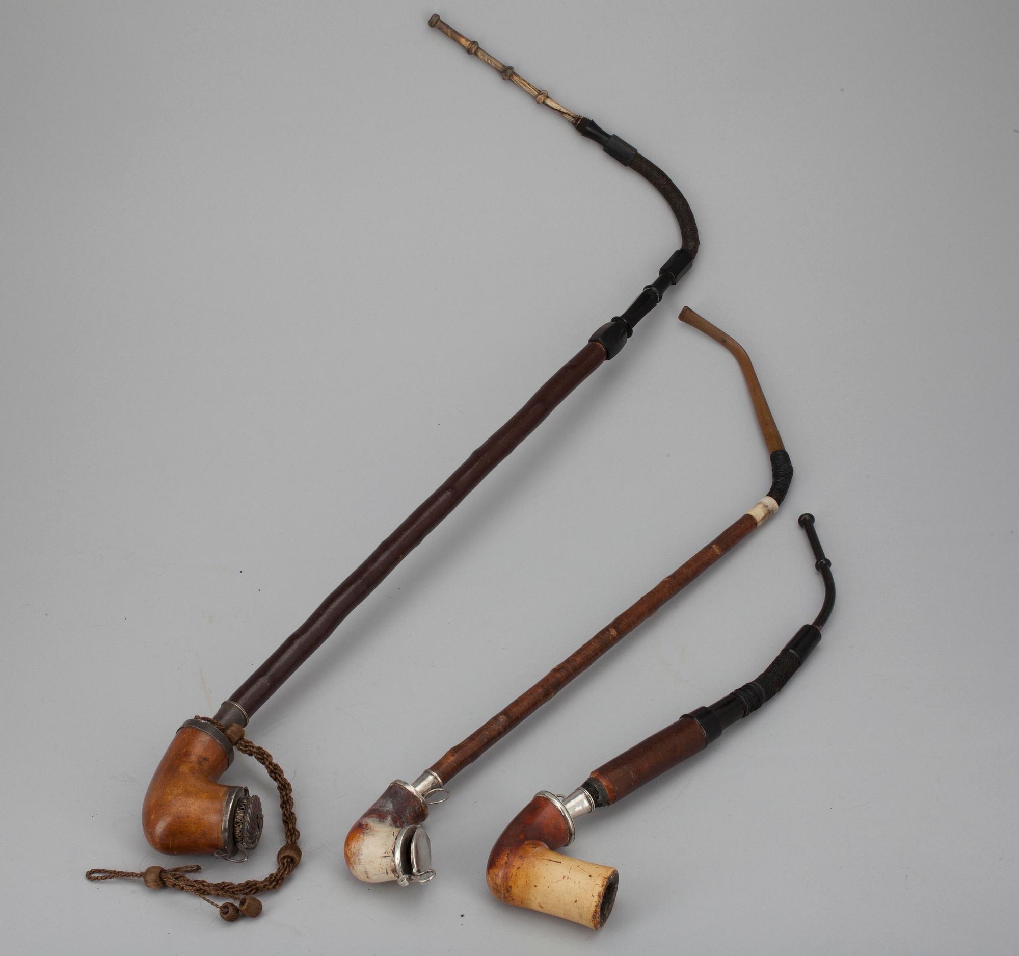 PIPOR, 3 st, Sverige och en från Finland, 1800-tal.