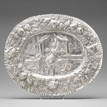 104. A Swedish early 18th century silver dish, mark of Wolter Siewers, Norrköping 1707.