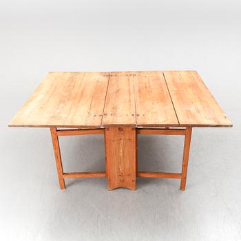 A 19th century pine gate legged table.