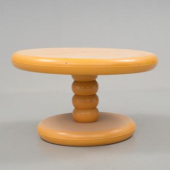 a"Garden egg" armchair and a table by Peter Ghyczy, Reuter Products, designed 1968.