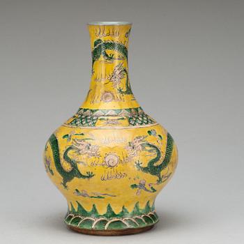 VAS, porslin, Kina 1800/1900-tal.