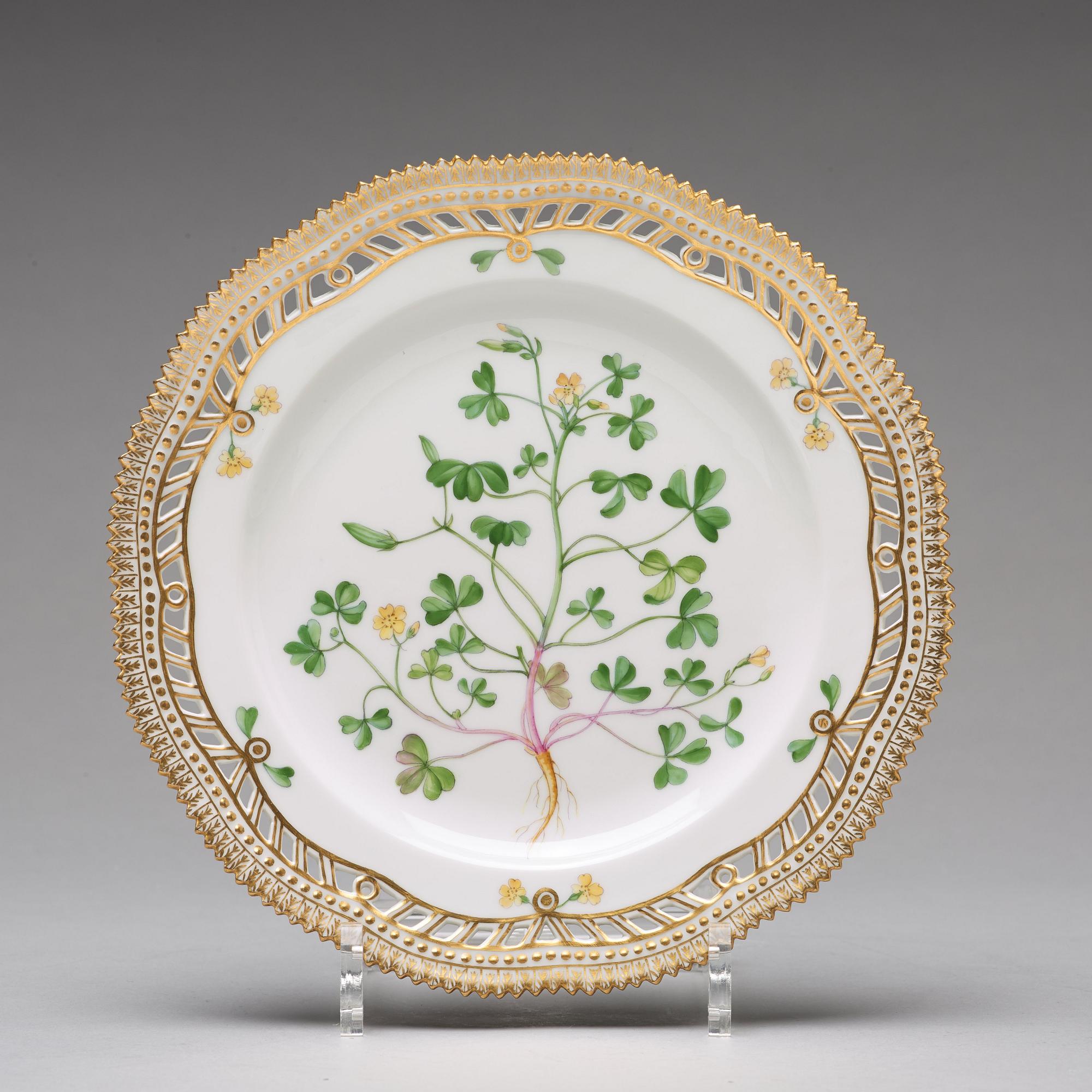 A set of 12 Royal Copenhagen 'Flora Danica' dessert dishes, Denmark, 20th Century.