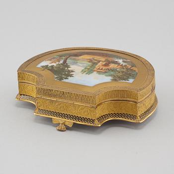 A box with lid, second half of the 19th century.