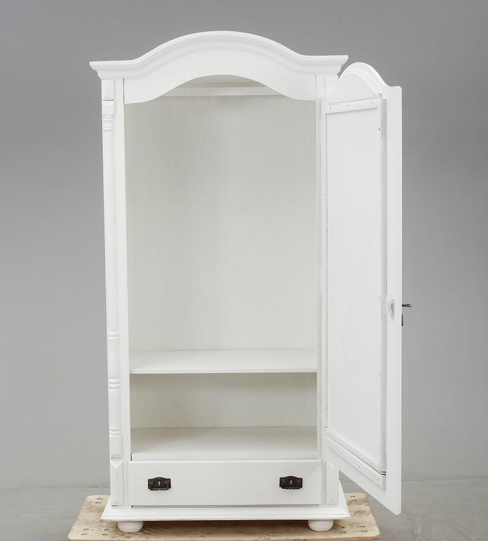 LINNESKÅP, 1900-talets andra hälft.