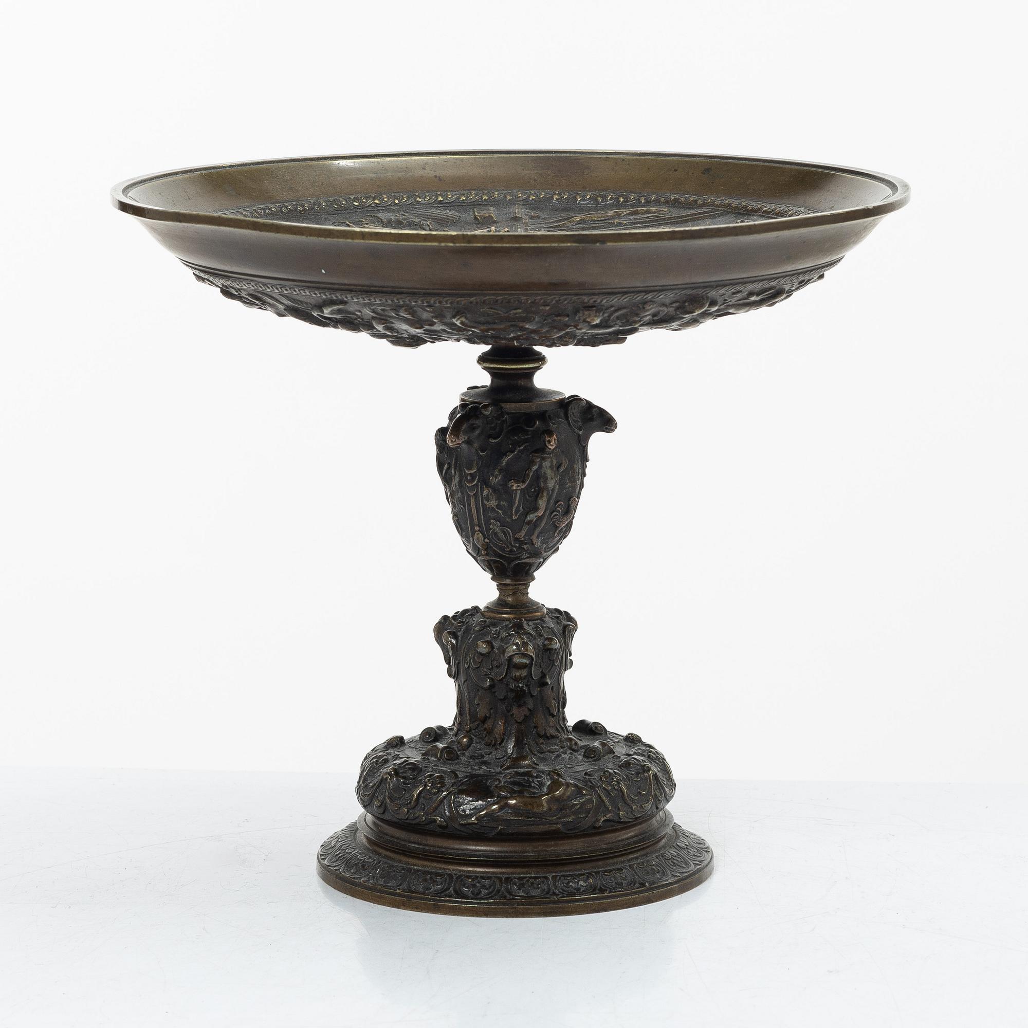 Tazza, bronze, circa 1900.