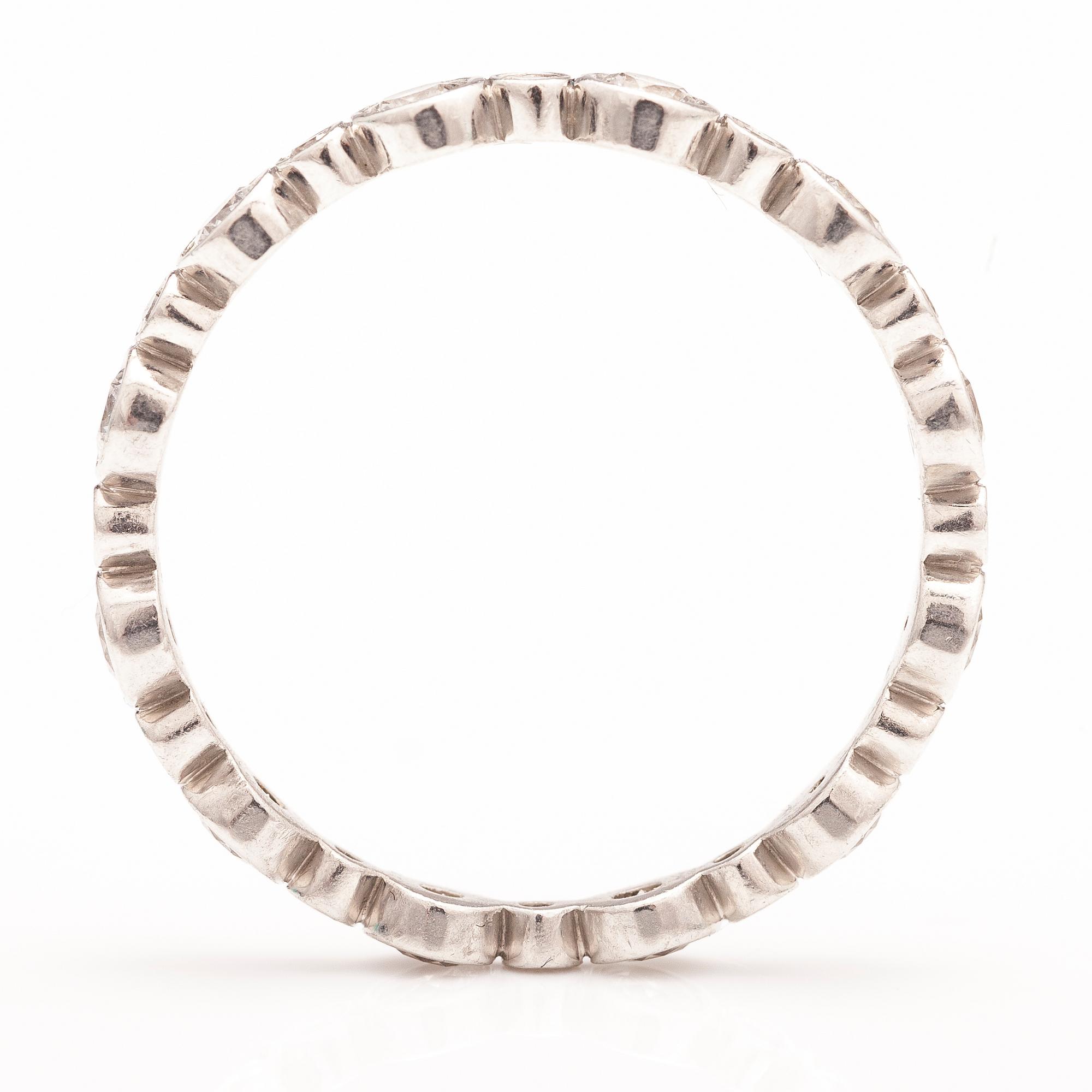 TIFFANY & CO, A platinum "Cobblestone" ring with diamonds ca. 0.84 ct in total.