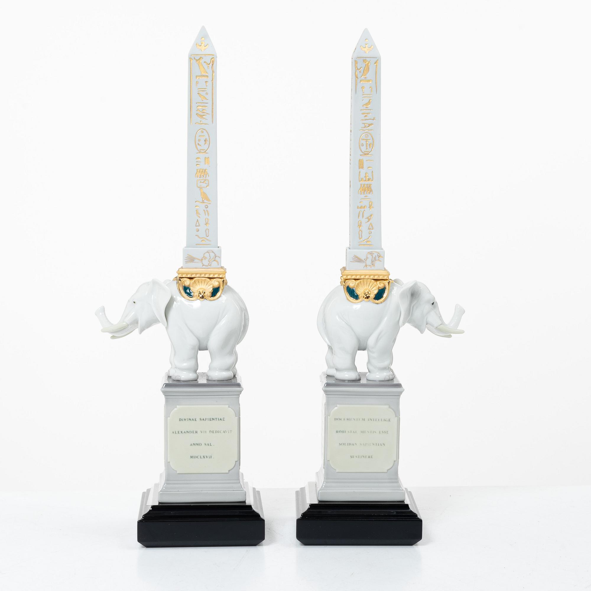 Lladró, figuriner, ett par, "Pulcini obelisk (golden white left)" samt "Pulcini obelisk (golden white right)", Spanien.