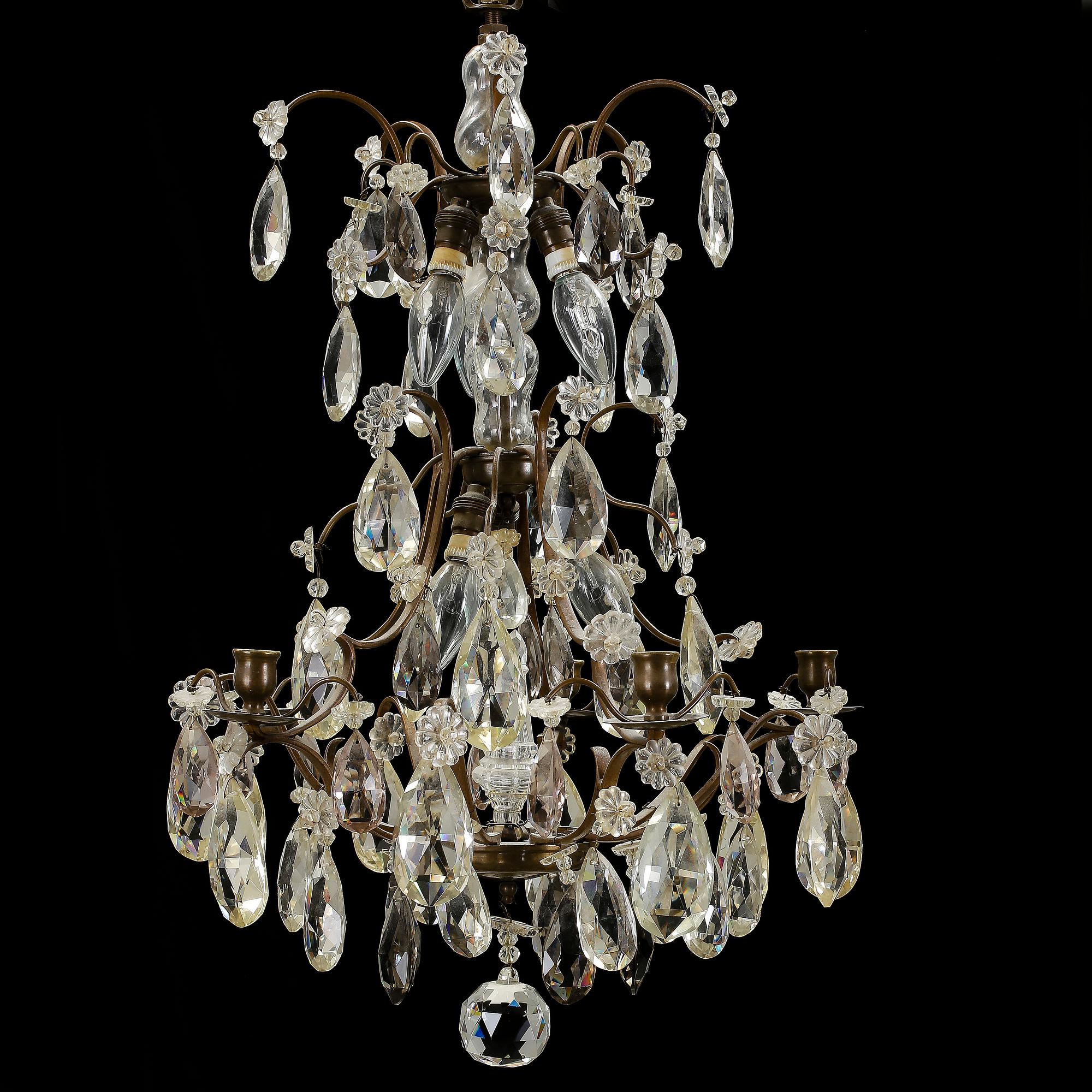 TAKKRONA, rokokostil, 1900-talets första hälft. Höjd ca 68 cm.