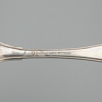 GAFFLAR, 8 stycken snarlika, silver, olika mästare Sverige, 1800-talets första hälft. Total vikt ca 500 gram.