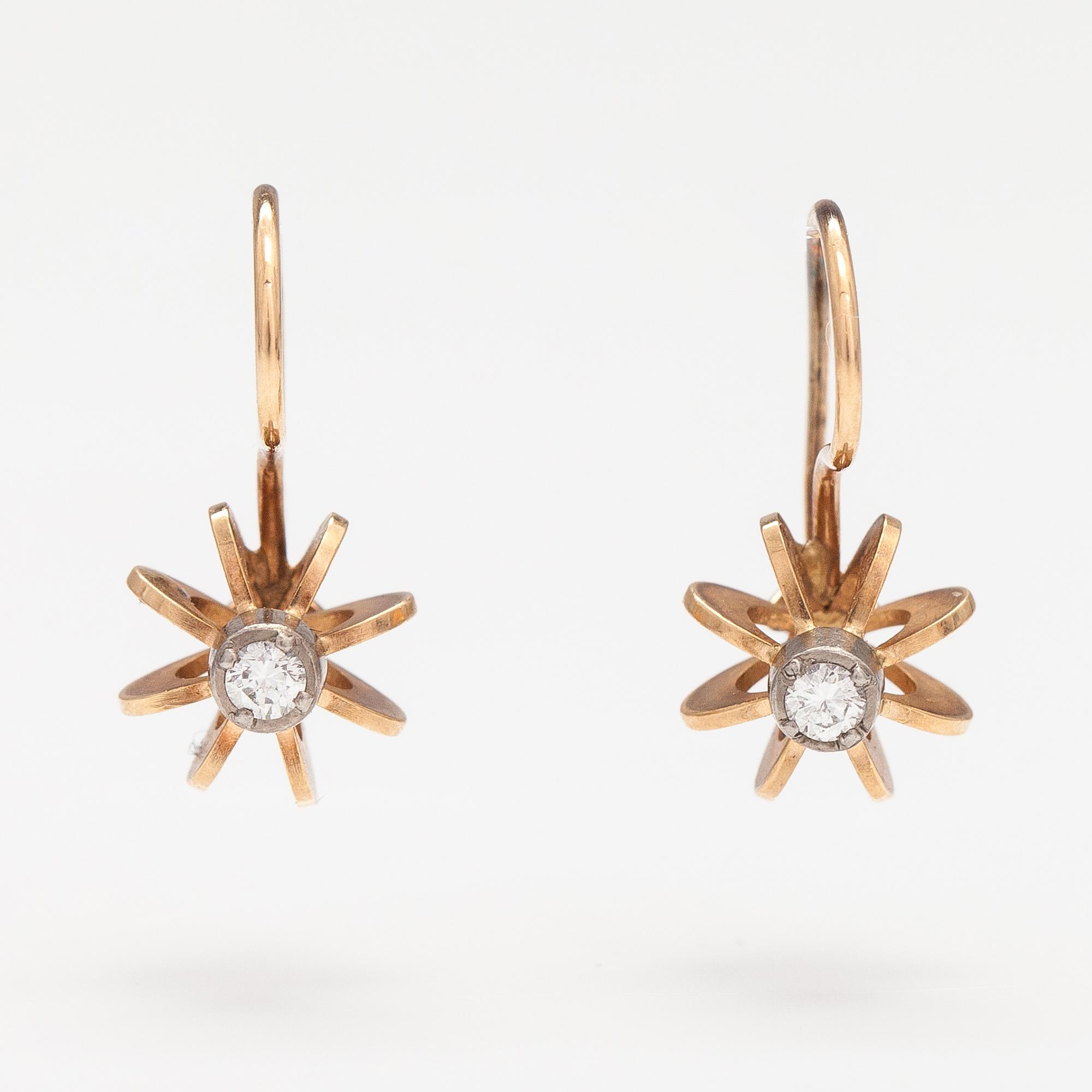 A pair of 14K gold earrings with diamonds ca. 0.08 ct in total. Kupittaan kulta, Turku.
