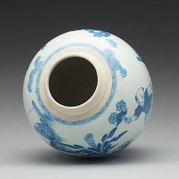 A blue and white jar, Qing dynasty, Kangxi (1662-1722).