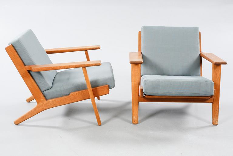 A pair of chairs, model GE 290, designed by Hans J. Wegner 1953, made in the second half of the 20th century.