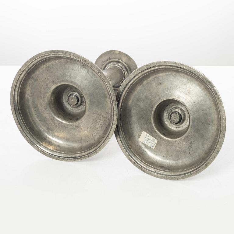 Ljusstakar, ett par, av Christopher Wickman, Stockholm 1696 och 1697, Karolinsk Barock.