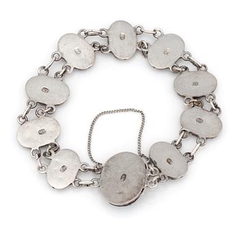 ARMBAND, silver med olikfärgad emalj dekor.