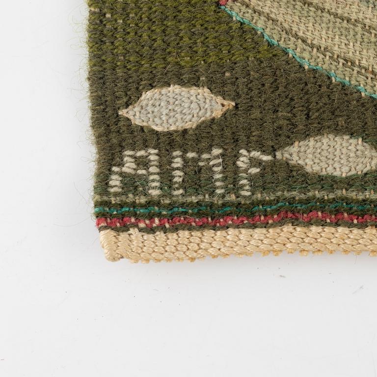 Ann-Mari Forsberg, a textile. "Bandet", a tapestry variant ca, ca 55 x 32 cm, signerad AMF.