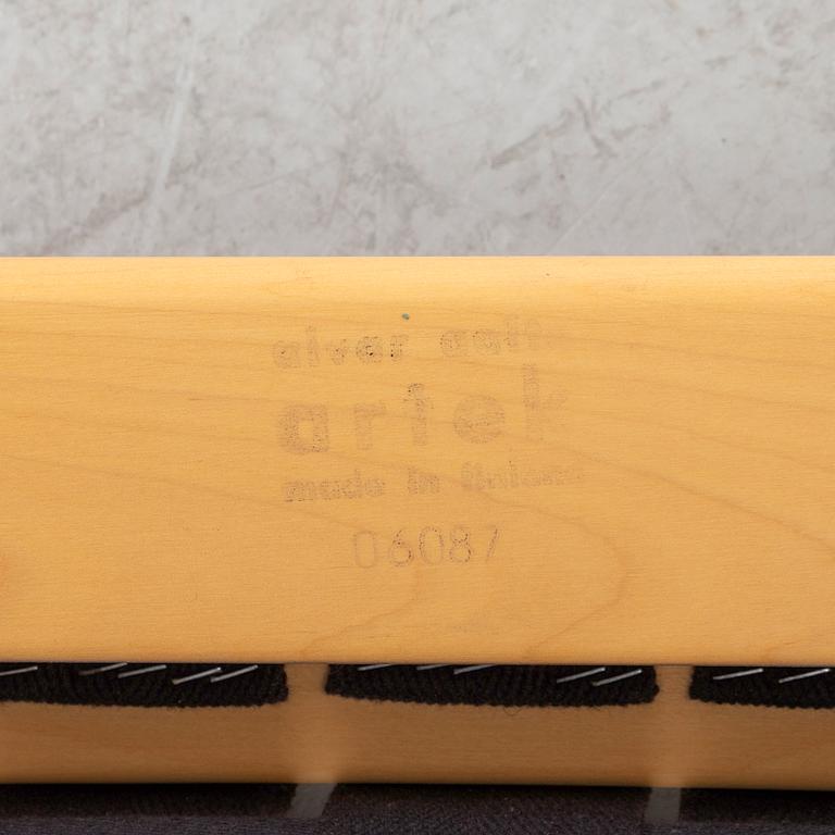 Alvar Aalto, karmstolar, ett par modell 45, Artek 2000-tal.