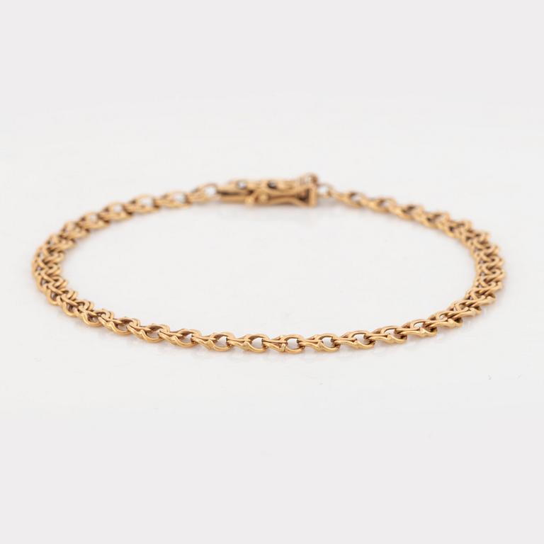 18K gold bracelet.