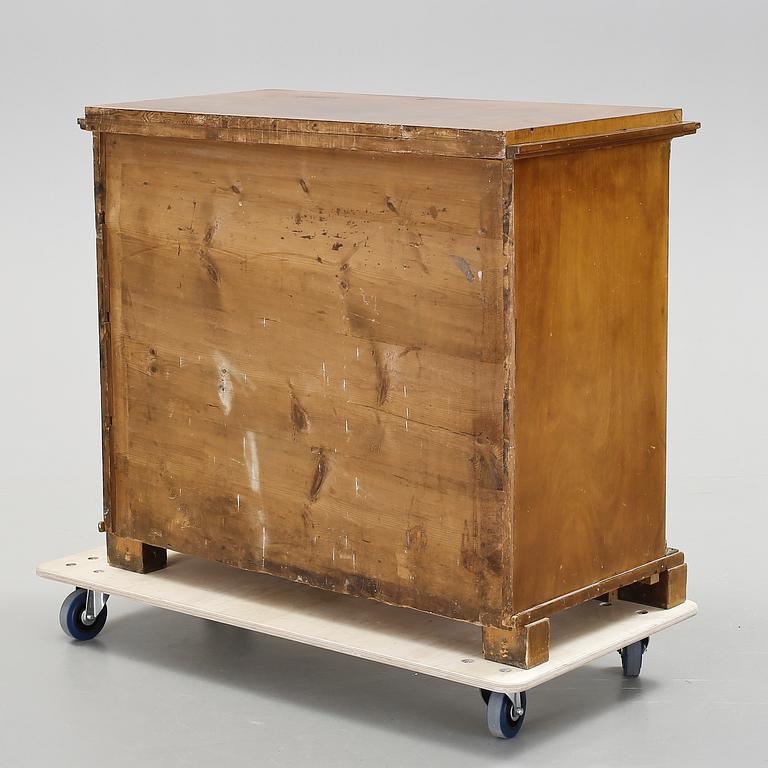 SKRIVBYRÅ, empire, 1800-talets första hälft. Etikettmärkt invändigt J.G Bolin.