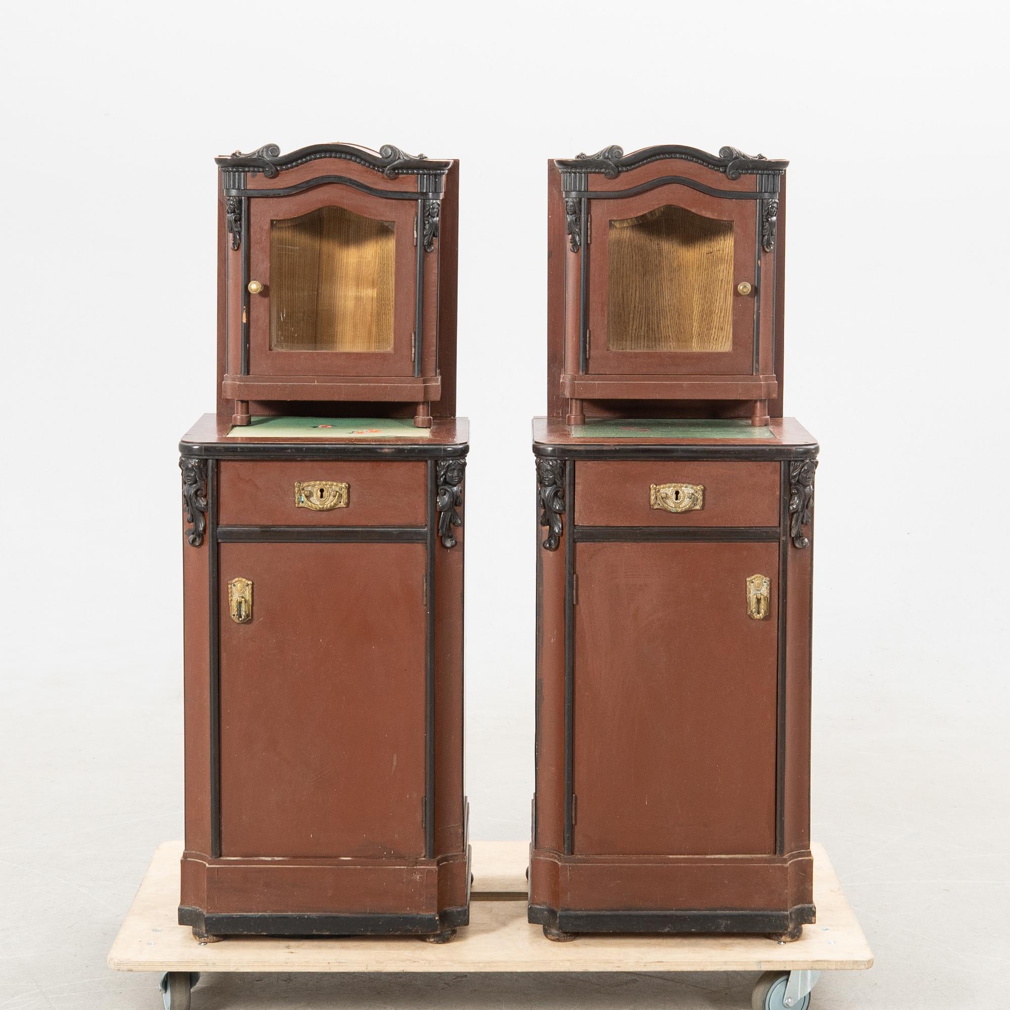 Sängbord ett par Nyrenässans omkring 1900.