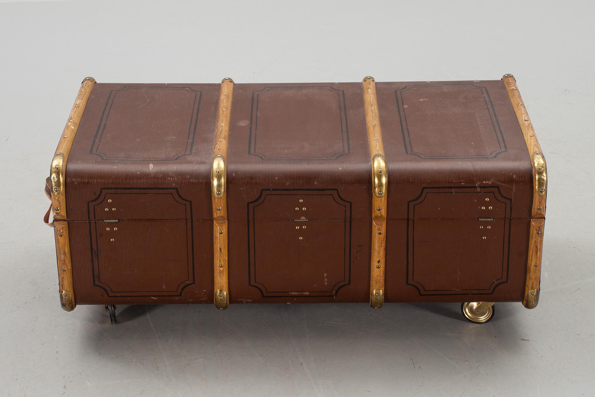 KOFFERT, omkring 1900.
