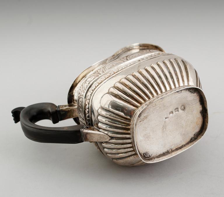 MJÖLKKANNA, silver, Moskva 1828, Ryssland. Vikt ca 233 gram.