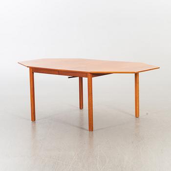 A DINNER TABLE MID 20TH CENTURY.