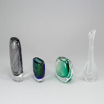 VICKE LINDSTRAND, vases, a mixed lot of four 20th century  glass vases, Kosta Boda.