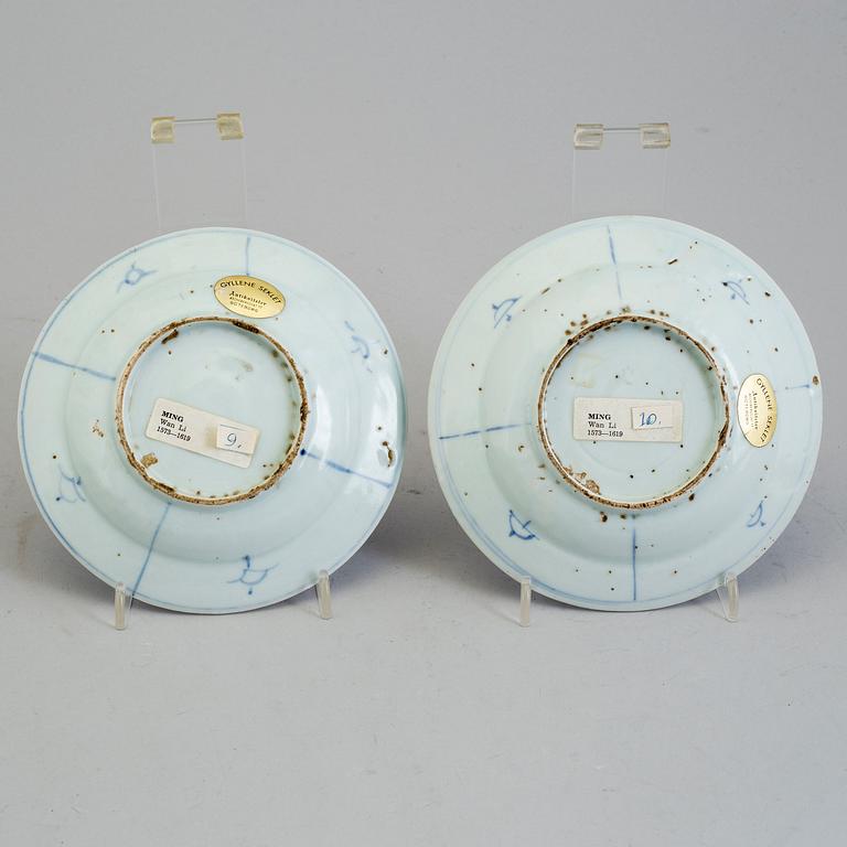 Two blue and white porcelain dishes, Ming dynasty, Wanli (1573-1613).