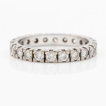 Ring, helallians platina med runda briljantslipade diamanter.