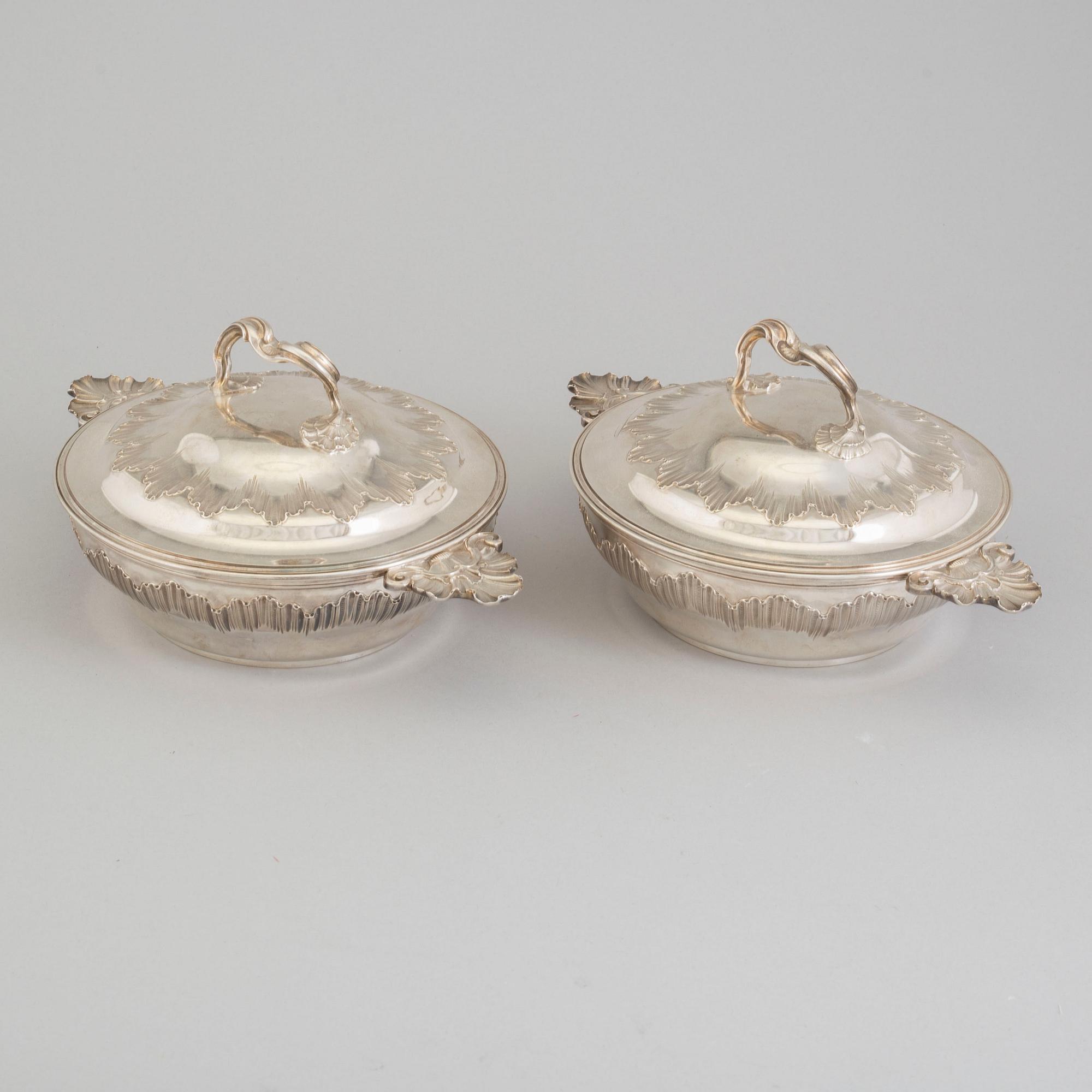 TERRINER, ett par, sterlingsilver. Louis XV-stil. Franska exportstämplar efter 1879.