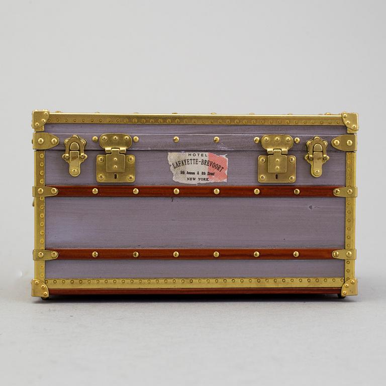 BOX / MINIATURE KOFFERT, "Malle Mini Zinc", Louis Vuitton.