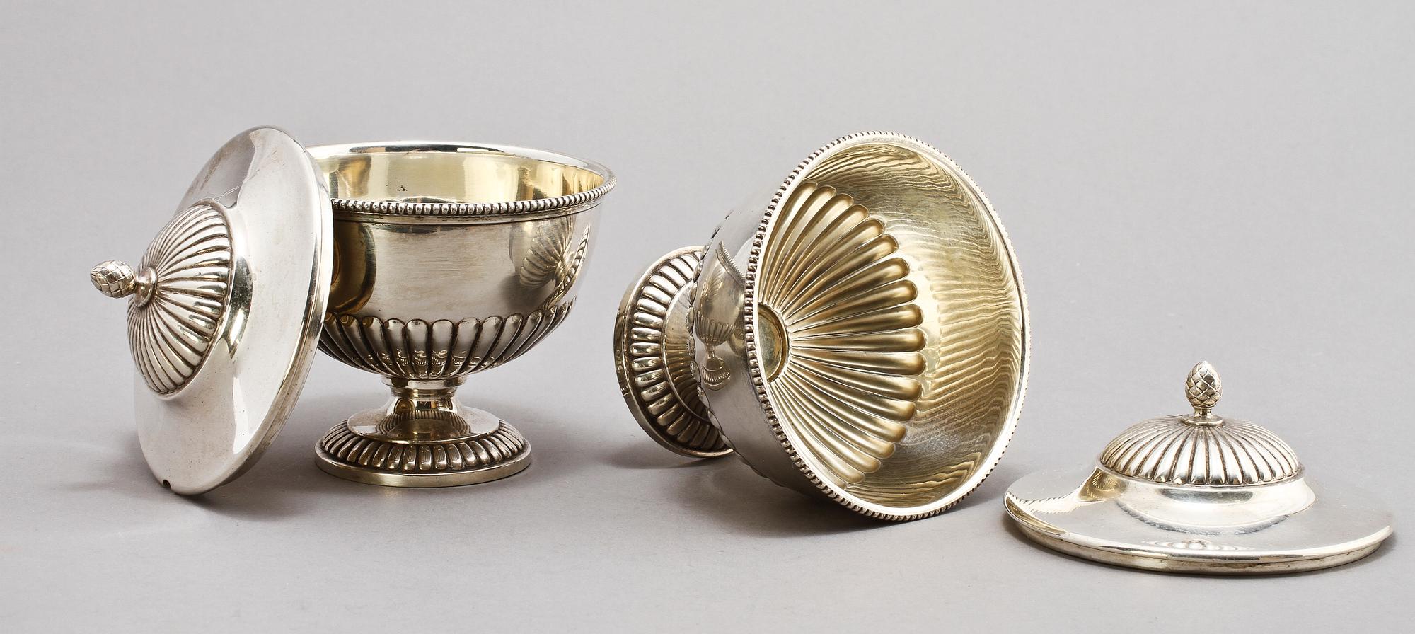 SOCKERSKÅLAR, ett par, silver, Stockholm, 1908. Vikt 523 g.