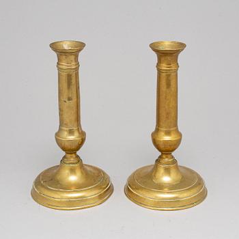 LJUSSTAKAR, ett par, mässing, 1800-tal.