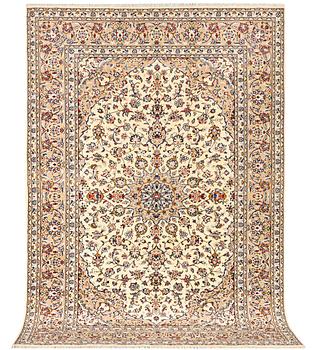A Kashan carpet, a. 285 x 190 cm.