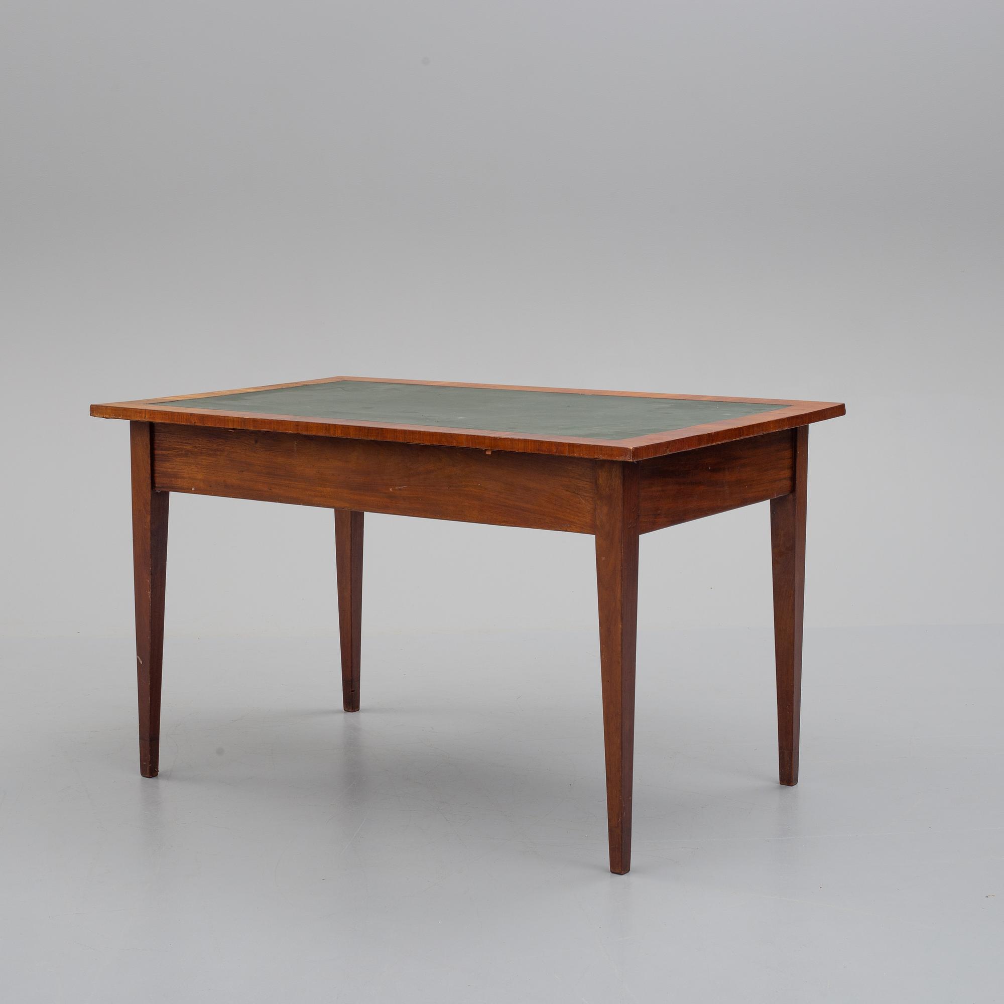 an english mahogany desk from the 19th century.