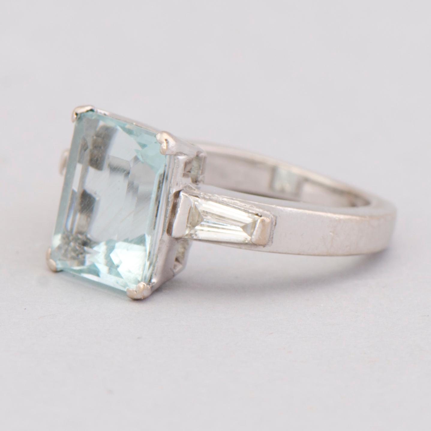 RING, akvamarin, diamanter, 18K vitguld.