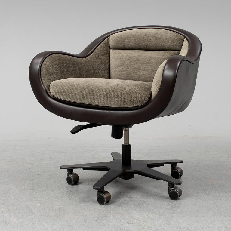 An contemporary 'Vittoria' office chair by Romeo Sozzi for Promemoria furniture.