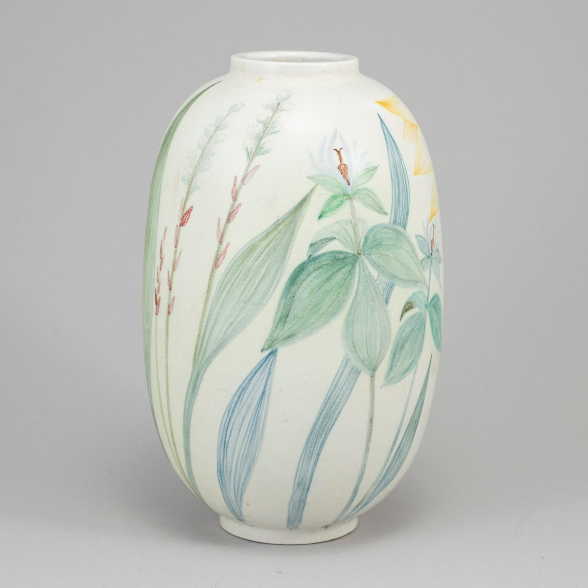 A stoneware vase by Carl-Harry Stålhane.